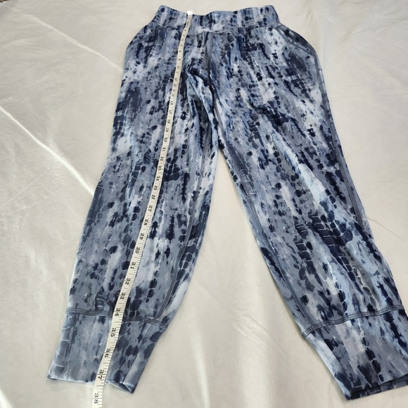 Old Navy Active Size Medium Powersoft Women's Blue Tie-Dye Joggers/legging - Picture 5 of 8